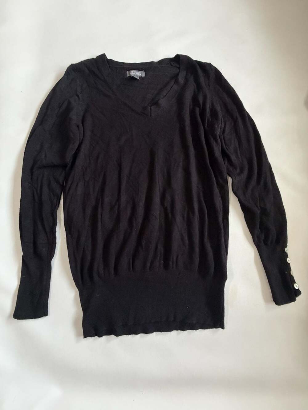 Kenneth Cole Reaction Black V Neck Sweater M Button Cuff Y2K Minimalist Preppy